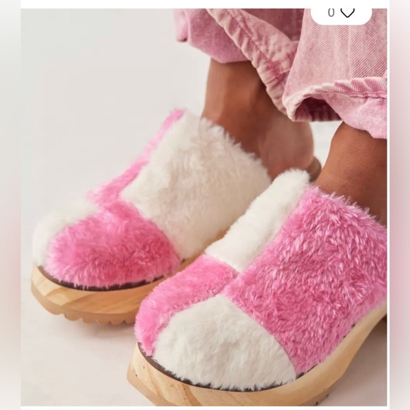 Urban Outfitters Pink & White Checker Board Wooden Clogs Sz 8 - Picture 3 of 13